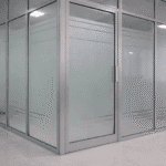 Pemasangan pintu kaca tempered frameless untuk area perkantoran modern di Kebayoran Baru Jakarta Selatan.